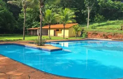 Chácara à venda em condomínio, com 4 quartos sendo 1 suíte, em nerópolis - go.