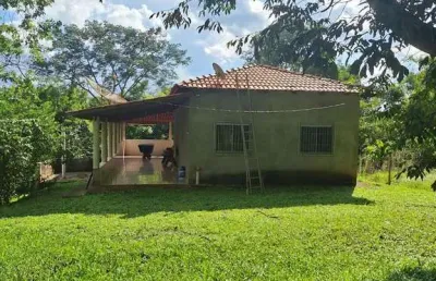 Chácara condomínio fechado com 3 quartos, suíte, área de lazer completa.