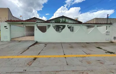 Casa 3 quartos, avenida comercial, setor santa genoveva.