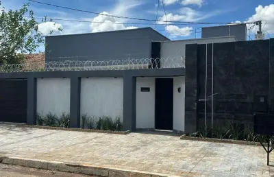 Excelente casa de alto padrão com área total de 420m²