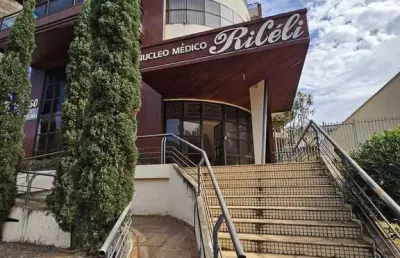 Prédio comercial, 565 metros, em frente do parque areião.