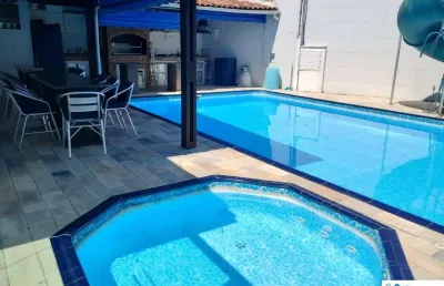 Casa a venda em mongaguá com piscina por r$ 530.000,00