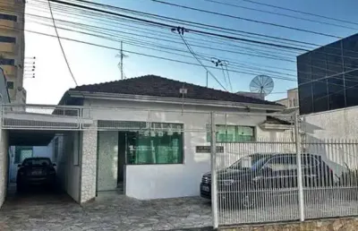 Casa com 5 quartos à venda na Rua Doutor Souza Alves, 3333, Centro, Taubaté