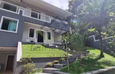 Sobrado com 3 dormitórios à venda, 298 m² por r$ 2.010.000,00 - arujá country club - arujá/sp