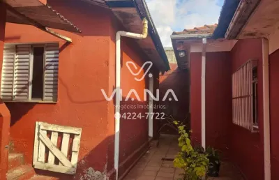 Ótimo terreno com casa antiga em rua tranquila em são caetano