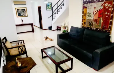 Cobertura a venda, 253m2, 4/4, 03 suítes, 02 vagas de garagem