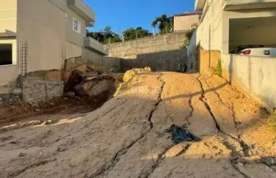 Terreno com terraplanagem pronta, 250m² no condomínio reserva da mata em vinhedo são paulo.