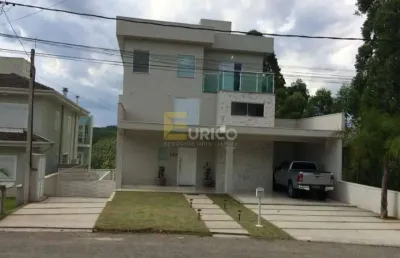 Belissima casa de 500 metros no capital ville vista para a mata preservada