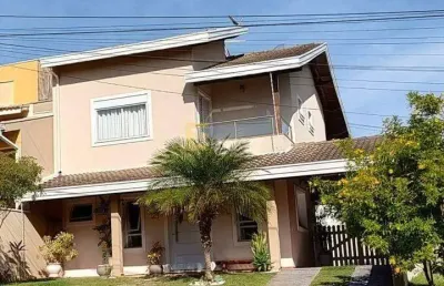Casa ampla, reformada e pronta para morar – condomínio completo em vinhedo.