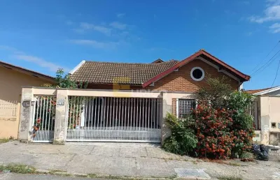 Casa com 3 quartos para alugar na Rua Francisco de Campos Abreu, --, Vila Georgina, Campinas