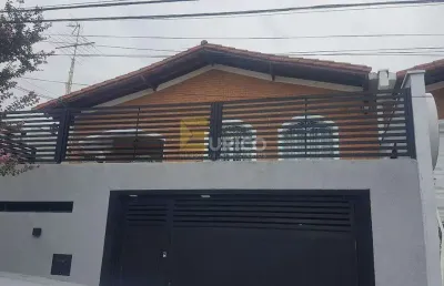 Casa com 3 quartos para alugar na Rua Piauí, --, Centro, Vinhedo