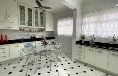 Casa com 3 quartos à venda na Rua Carlos Gomes, 256, Marapé, Santos