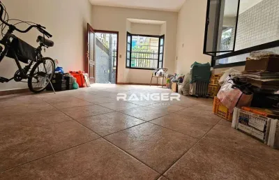 Casa com 4 quartos para alugar na Rua Pernambuco, 61, Gonzaga, Santos