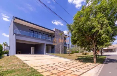Luxuosa casa de alto padrão à venda no residencial lago azul