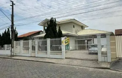Excelente oportunidade para quem gosta de espaço casa a venda em tijucas-sc
