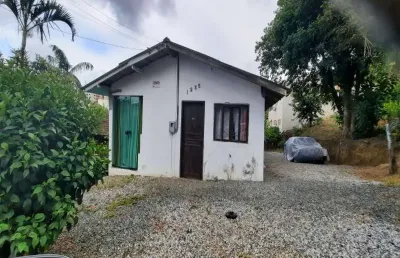 Casa em camboriú no bairro tabuleiro com 03 dormitórios