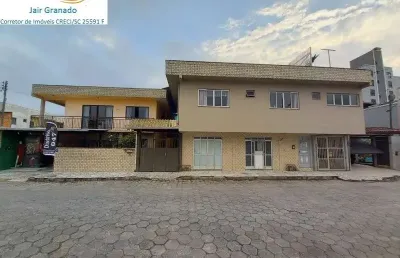 Casa de dois andares em camboriú no bairro monte alegre