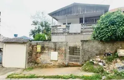 Casa em camboriú no bairro tabuleiro com 02 dormitórios