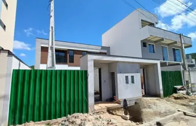 Sobrado em camboriú no bairro são francisco de assis com 03 suítes