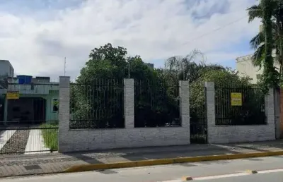 Linda casa em camboriú no bairro areias com 03 dormitórios
