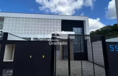 Sobrado com 3 dormitórios sendo 1 suíte e 2 vagas , rio pequeno, camboriu - sc