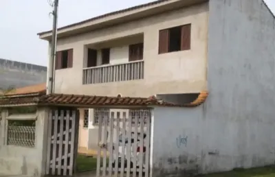 Sobrado no bairro bopiranga lado praia próximo a comércios