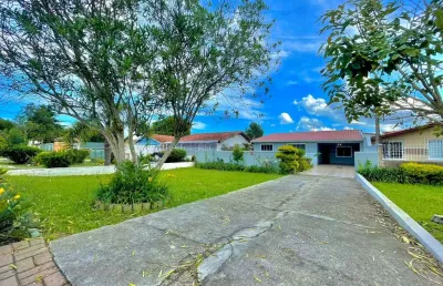 Casa em condomínio fechado com 4 quartos à venda na rua florindo lindes, 280, jardim amélia, pinhais por r$ 700.000