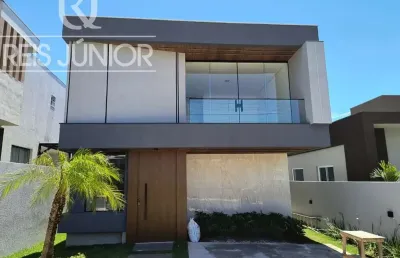 Casa nova com 4 quartos (3 suítes) e piscina privativa.