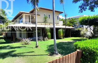 Luxuosa mansão em condomínio de alto padrão em itacimirim.