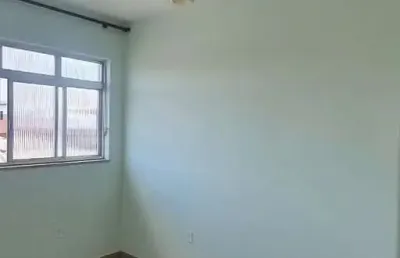 Dois dormitórios com área de serviço em muito bom preço e bem conservado.