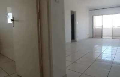 Dois dormitórios. sala ampla e varanda. preço bom pelo local