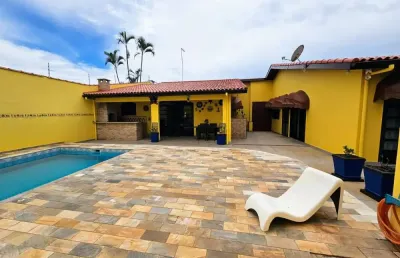 Casa ampla. 600 m2. piscina. 6 quartos. duas casas juntas .