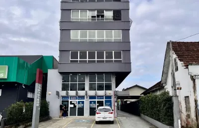 Ampla sala comercial para locação - centro joinville sc