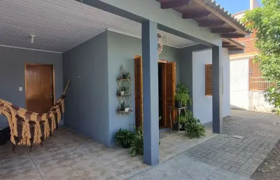Casa térrea com 2 dormitórios e pátio grande no bairro mathias velho em canoas