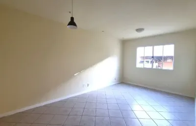 Casa sobrado em condomínio com 4 dormitórios, 2 vagas de garagem, no centro de canoas