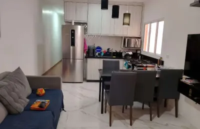 Descubra esta charmosa casa disponível para locação, perfeita para quem busca conforto, praticidade e uma localização privilegiada!