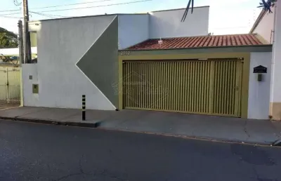Casa com 3 quartos à venda no centro, araraquara , 172 m2 por r$ 750.000