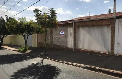 Casa com 3 quartos à venda na avenida doutor fermino silva, 165, jardim marivan, araraquara, 252 m2 por r$ 470.000