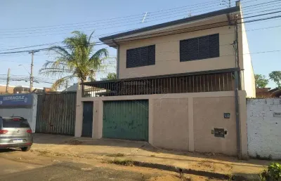 Casa com 4 quartos à venda na rua doutor josé de freitas madeira, 808, jardim veneza, araraquara, 246 m2 por r$ 650.000
