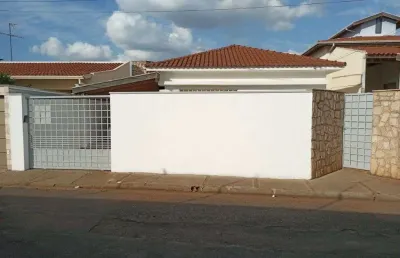 Casa com 3 quartos à venda na rua japão, 218, jardim primavera, araraquara, 292 m2 por r$ 1.370.000