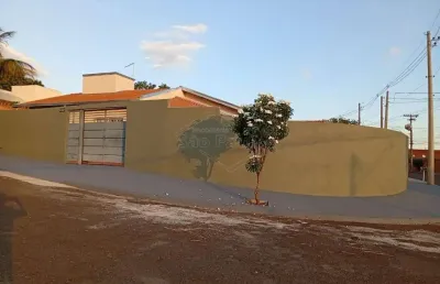 Casa com 2 quartos à venda no jardim universal, araraquara , 108 m2 por r$ 400.000