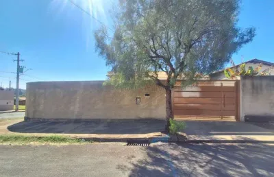 Casa com 2 quartos para alugar na rua antônio corrêa de almeida moraes, 863, jardim residencial água branca, araraquara, 69 m2 por r$ 1.600