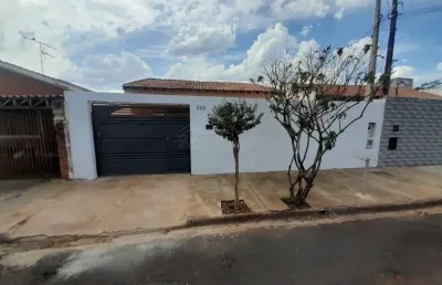 Casa com 2 quartos para alugar na avenida francellino mendes, 942, jardim santa rosa, araraquara, 111 m2 por r$ 1.380