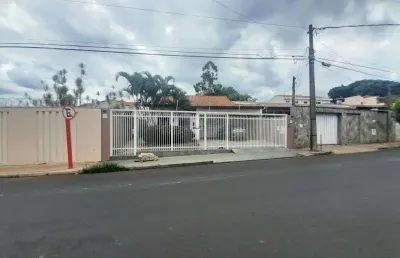 Casa comercial com 3 salas para alugar na rua carlos gomes, 465, jardim nova américa, araraquara, 331 m2 por r$ 3.900