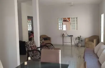 Sobrado de 3 dormitórios com piscina no villa branca