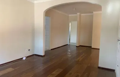 Casa terréa em ótima localização no jardim das indústrias