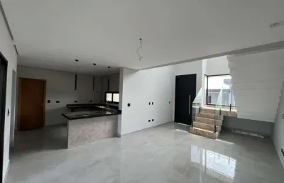 Casa térrea com mezzanino no condomínio santa mônica