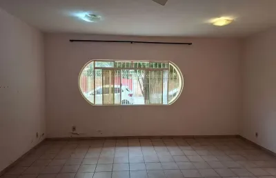 Casa térrea num terreno de 250m² na ferradura do jardim das indústrias
