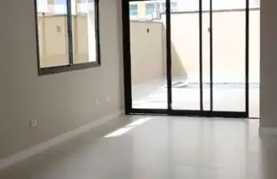 Um lindo sobrado novo no floradas do paratey urbanova