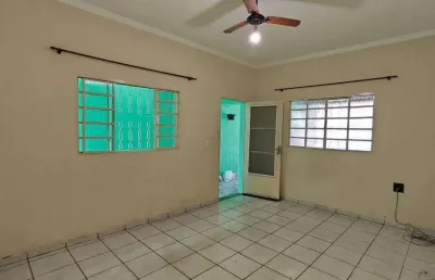 Casa térrea de 2 dormitórios para alugar no flamboyant